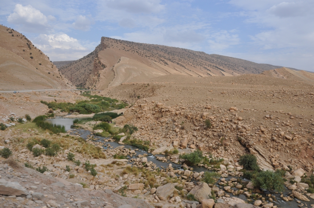 Figure 2. The Basira (or Deleuzhe) pass through the Qara Dagh range 