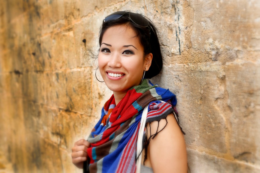 Image of Dr. Der leaning against a wall. 