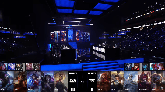 A combined image of spectators, set and stream overlay from the live World Championship event.